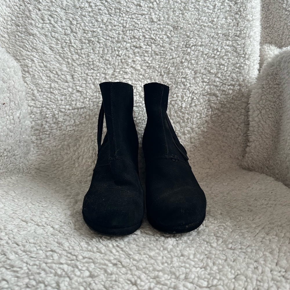 Toms black heeled ankle boots. Size 9
